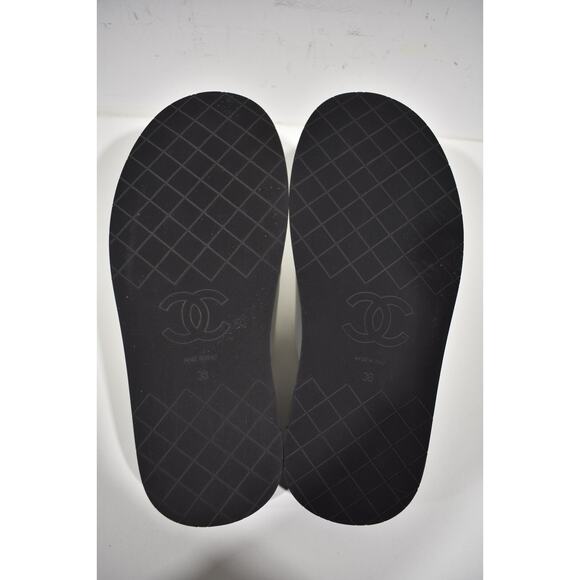Chanel Black White Fabric Criss Cross Puffy CC Logo Slide Mule Sandal Flat 38 - Picture 12 of 12
